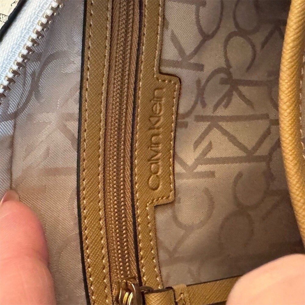 Calvin Klein Hailey Signature Logo Crossbody Bag Womens Small Ivory/Taupe - Picture 8 of 9